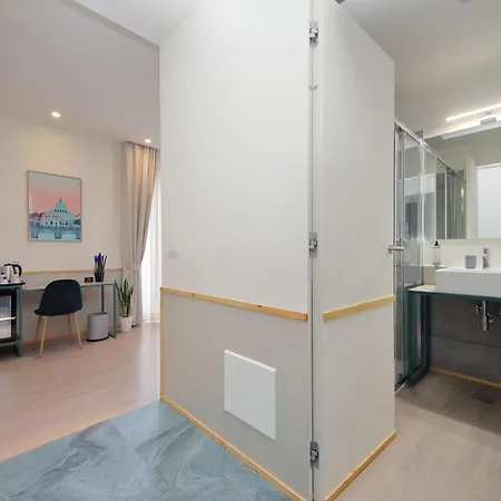 Romagnosi 20 4* روما