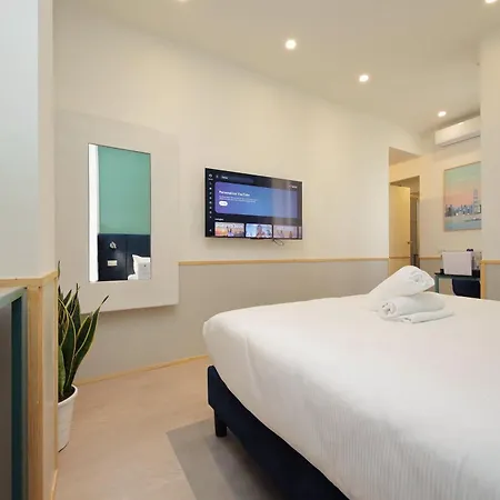 Romagnosi 20 4* روما