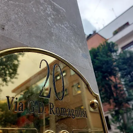 Romagnosi 20 4* روما